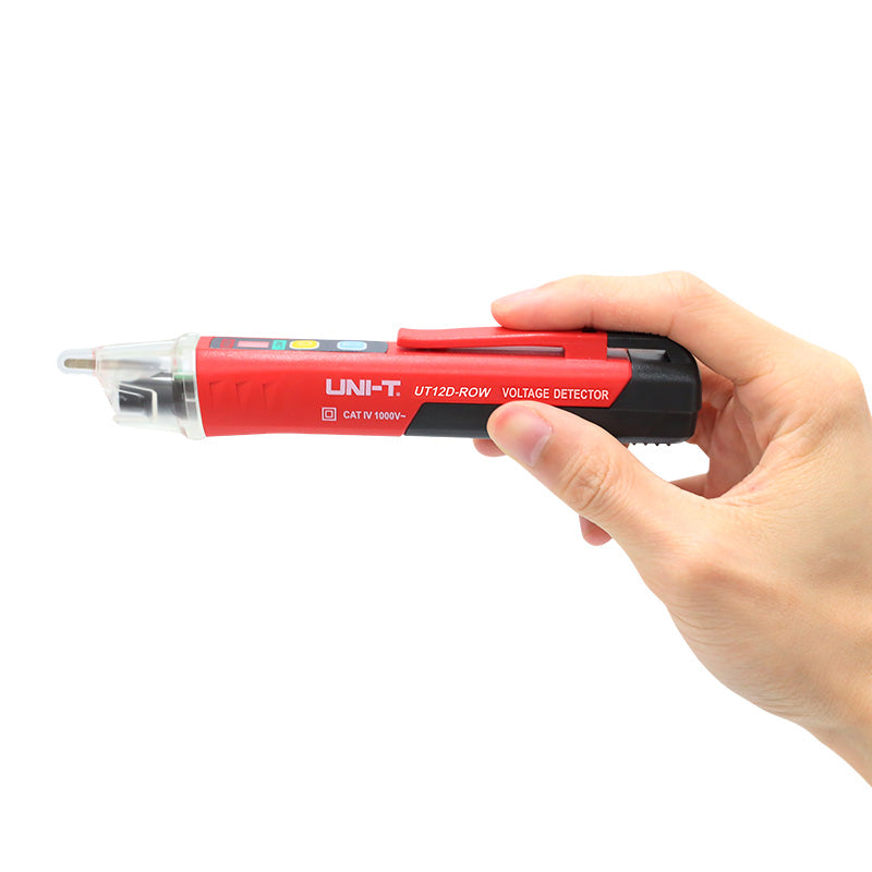 Detector de voltaje UT12D-ROW de Uni-T sostenido en la mano