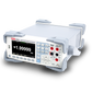 Multímetro de banco UNI-T UT8805E, blanco y gris, vista elevada en ángulo desde la derecha con la tapa superior y el puerto USB frontal