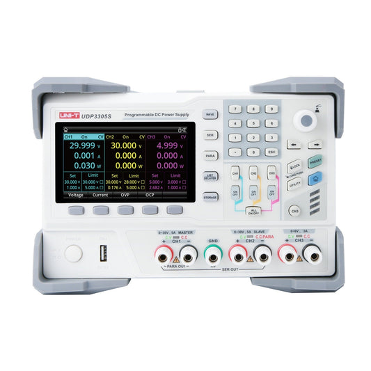 Fuente de poder programable UNI-T UDP3305S, blanca y gris, vista frontal con la pantalla de los tres canales y los bornes de salida