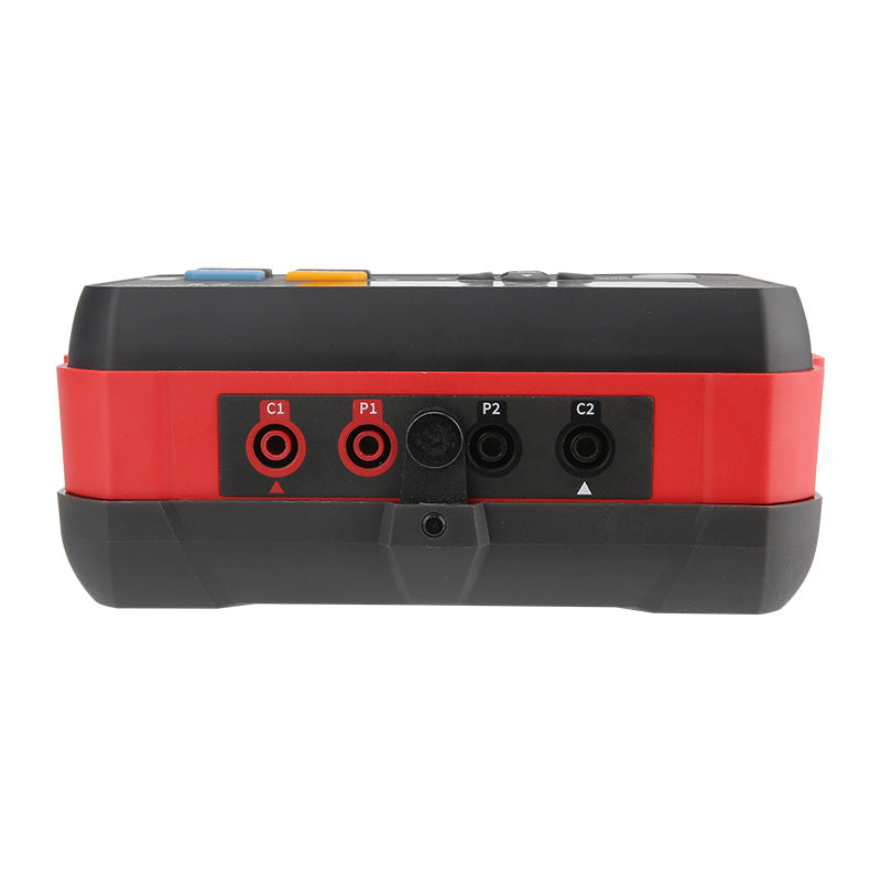 Medidor de resistencia interna de baterías UNI-T UT677A+, borde superior con los bornes de medición C1, P1, P2 y C2