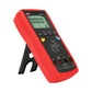 Calibrador de temperatura UNI-T UT701, rojo y negro, apoyado en su soporte trasero