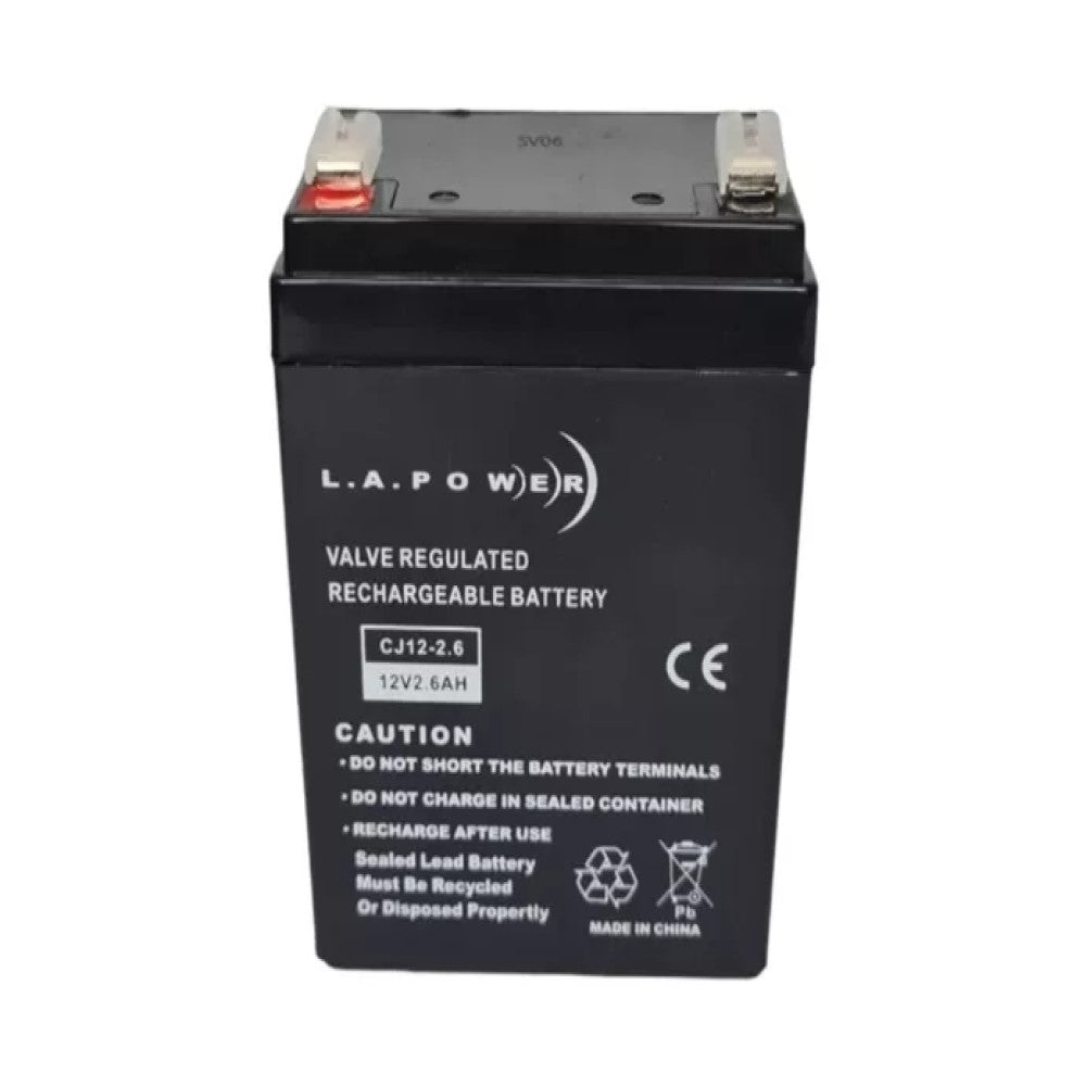 Batería L.A.POWER CJ12-2.6 de 12V 2,6Ah de formato alto y estrecho con etiqueta frontal y bornes arriba