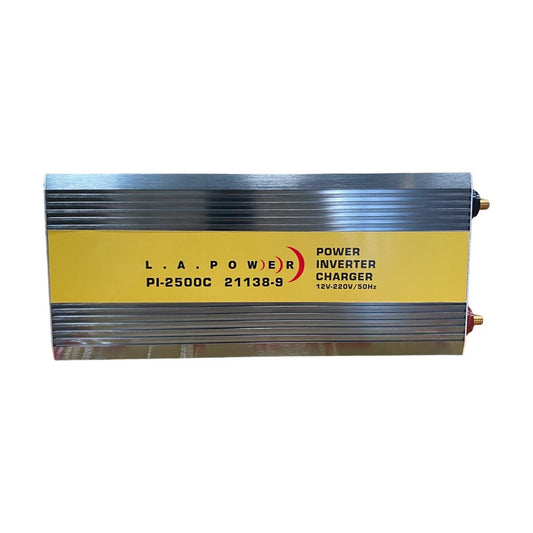 Inversor 12V a 220V 2500W L.A.POWER vista superior con la etiqueta amarilla del modelo PI-2500C